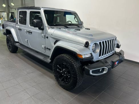 Used 2023 Jeep Gladiator Sport AWD/4WD image 2