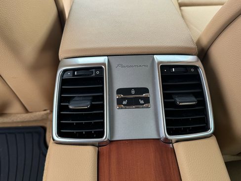 Used 2014 Porsche Panamera S image 16