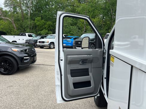 New 2025 Ford E-350 and Econoline 350 Super Duty w/ Power Equipment Group image 9