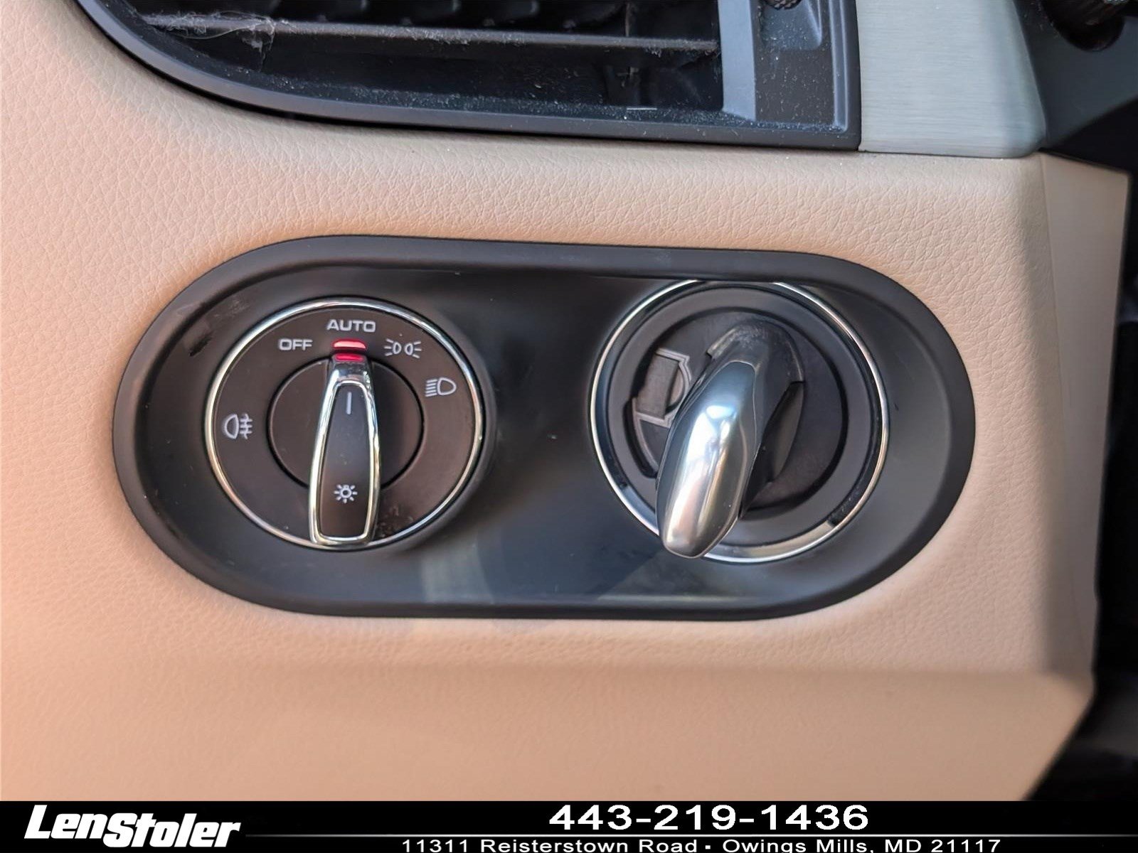 Used 2024 Porsche Macan AWD/4WD image 23