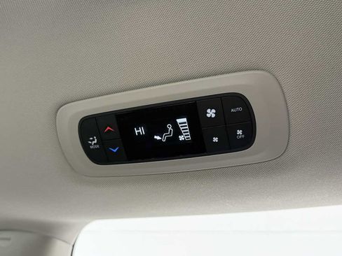 Used 2017 Chrysler Pacifica Touring-L image 25