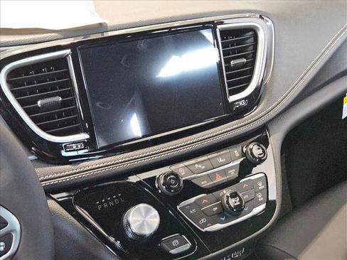 New 2025 Chrysler Pacifica Select w/ Fav Edition Package image 12