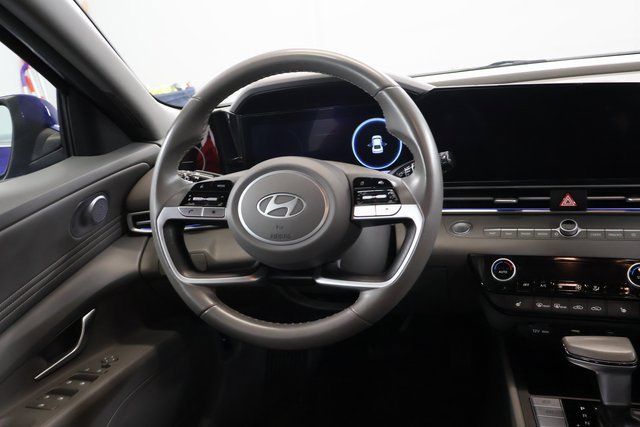 Used 2025 Hyundai Elantra SEL FWD image 14