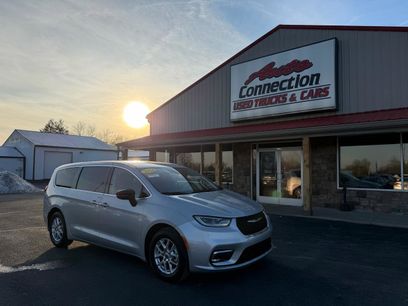 Used 2024 Chrysler Pacifica Touring-L