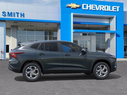 New 2026 Chevrolet Trax LS w/ LS Convenience Package FWD image 5