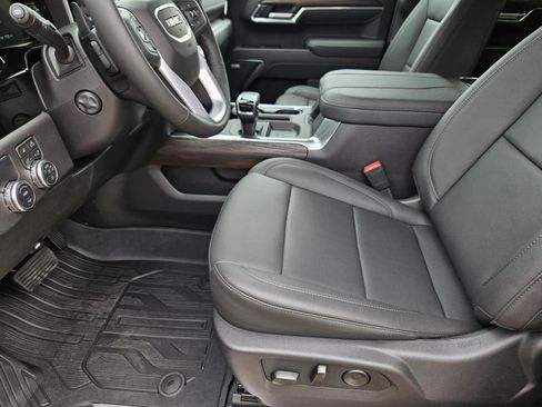 New 2026 GMC Sierra 1500 SLT image 19