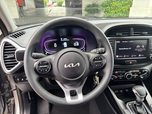 Used 2025 Kia Soul LX w/ LX Technology Package FWD image 28