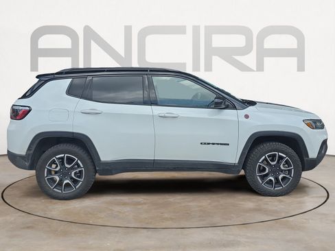 Used 2025 Jeep Compass Trailhawk AWD/4WD image 14