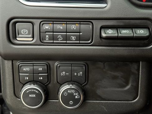 Used 2023 Chevrolet Suburban High Country image 23