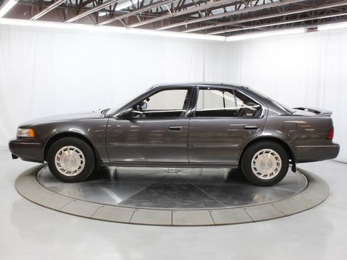 Used 1992 Nissan Maxima SE image 4