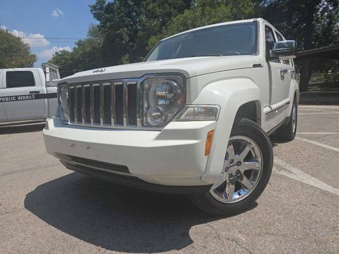 Used 2010 Jeep Liberty Limited w/ Tire & Wheel Group RWD image 1