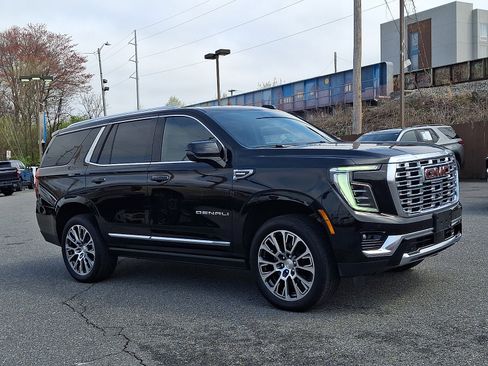 Certified 2026 GMC Yukon Denali w/ Denali Reserve Package AWD/4WD image 3