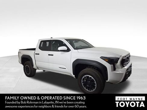 Used 2024 Toyota Tacoma TRD Off-Road AWD/4WD image 5