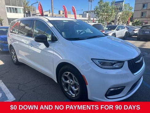 Used 2024 Chrysler Pacifica Limited FWD image 3
