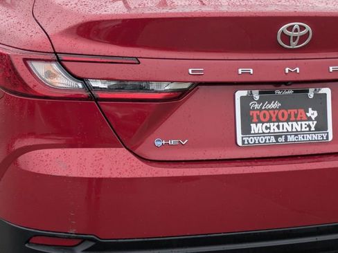 Used 2025 Toyota Camry LE image 9