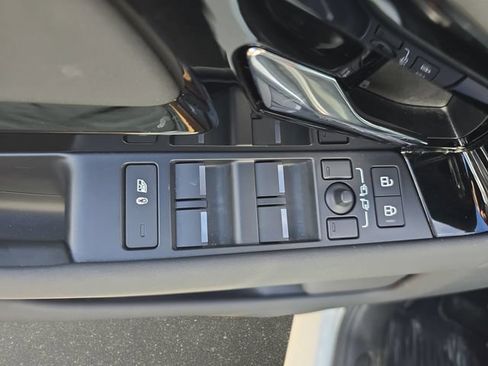 Certified 2025 Land Rover Range Rover Evoque S AWD/4WD image 31