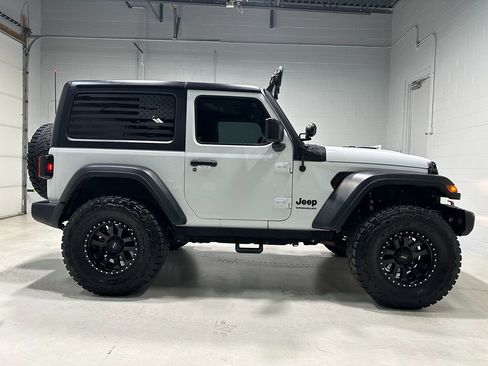 Used 2022 Jeep Wrangler Sport S image 2