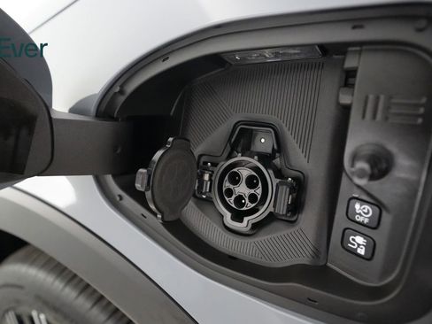 Used 2026 Nissan Leaf Platinum+ w/ Floor Mat Package (Platinum+) FWD image 29