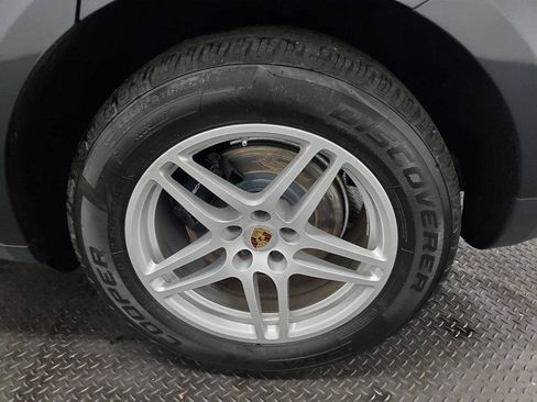 Used 2018 Porsche Macan AWD/4WD image 23