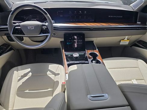 New 2026 Cadillac Escalade Platinum Sport AWD/4WD image 16