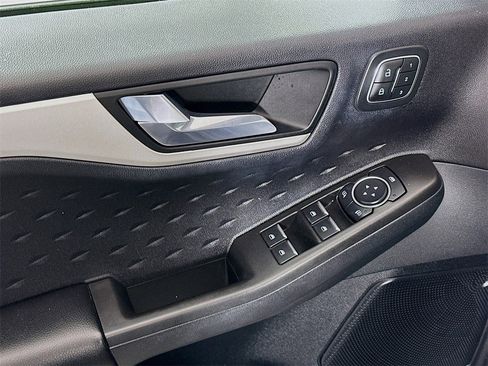 Used 2020 Ford Escape SEL image 18