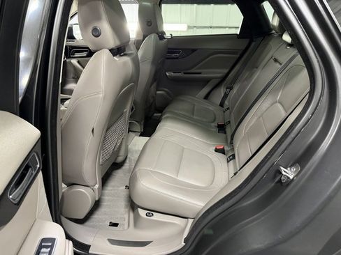 Used 2020 Jaguar F-PACE R-Sport image 11