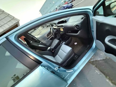 Used 2014 Toyota Prius C Two image 27