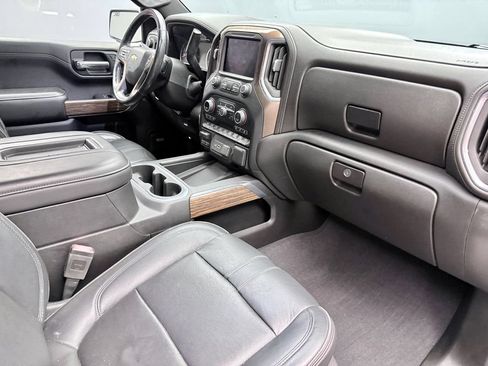 Used 2019 Chevrolet Silverado 1500 High Country w/ Technology Package AWD/4WD image 11