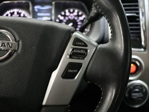 Used 2018 Nissan Titan PRO-4X AWD/4WD image 25