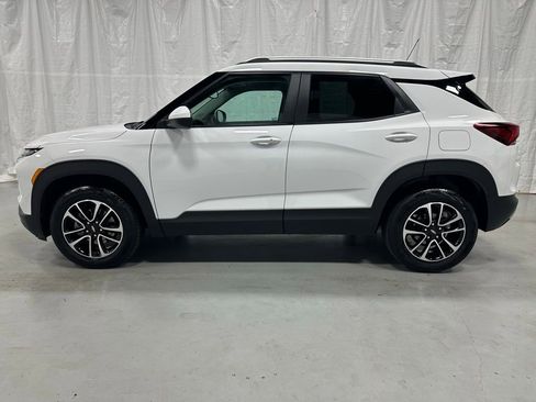 Used 2024 Chevrolet TrailBlazer LT w/ Convenience Package AWD/4WD image 4