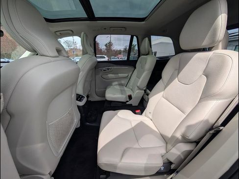 Certified 2024 Volvo XC90 T8 Plus AWD/4WD image 19