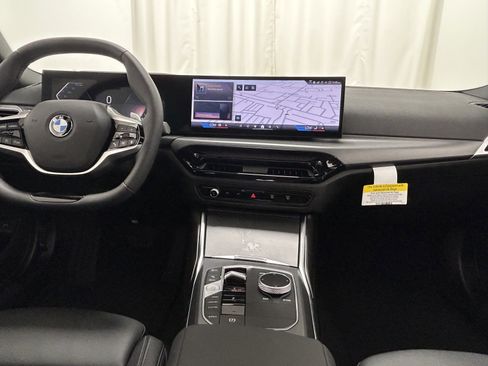 Used 2025 BMW 230i xDrive Coupe w/ Premium Package image 9