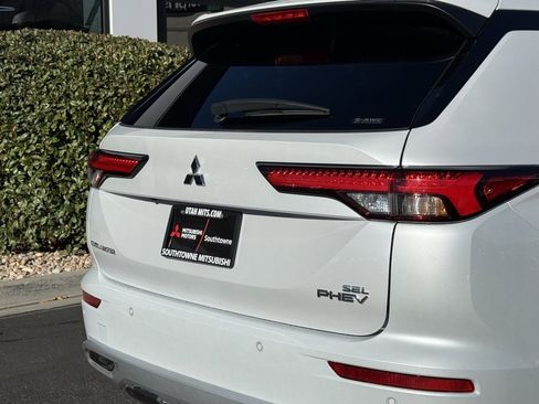 Used 2025 Mitsubishi Outlander SEL image 38