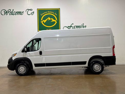 Used 2025 RAM ProMaster 2500 w/ Convenience Group FWD image 5