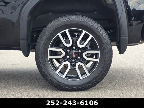 Used 2025 GMC Sierra 1500 AT4 w/ AT4 Premium Package AWD/4WD image 44