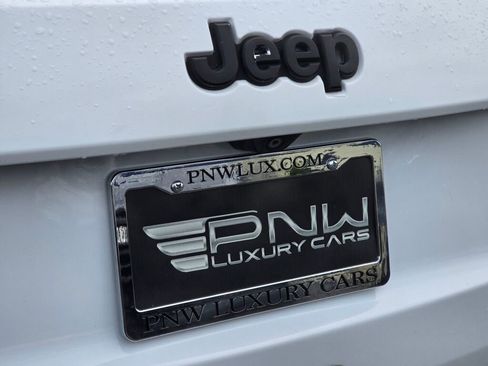 Used 2015 Jeep Grand Cherokee Laredo w/ Security & Convenience Group image 36