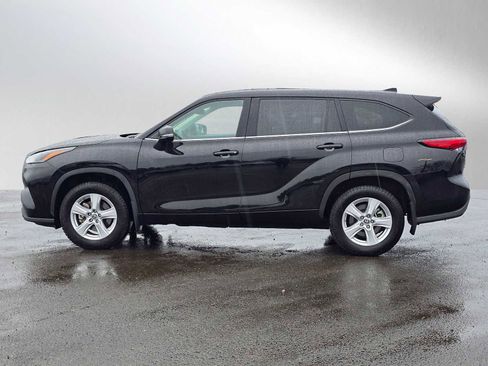 Used 2023 Toyota Highlander LE AWD/4WD image 7