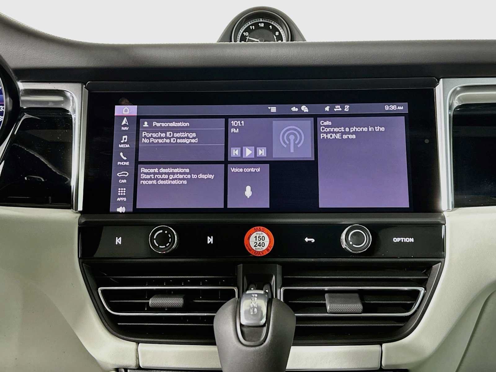 Certified 2025 Porsche Macan AWD/4WD image 17