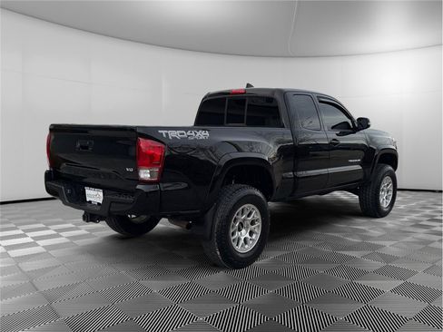 Used 2016 Toyota Tacoma TRD Sport w/ Towing Package AWD/4WD image 6