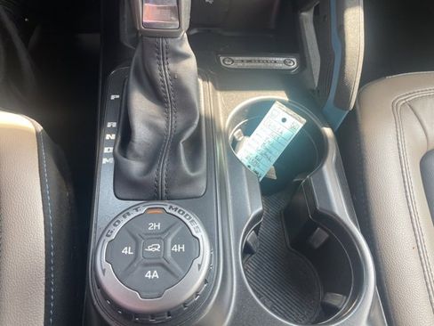 Used 2023 Ford Bronco Wildtrak image 32