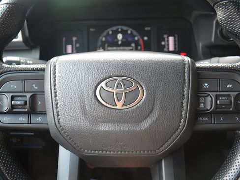 Used 2025 Toyota Tacoma SR AWD/4WD image 11