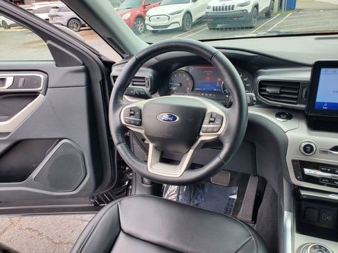 Used 2023 Ford Explorer XLT w/ Equipment Group 202A AWD/4WD image 8