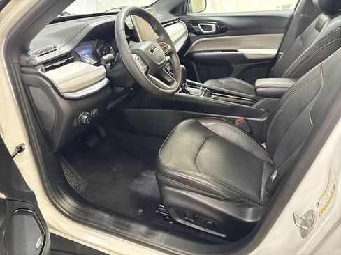Used 2023 Jeep Compass Limited w/ Sun and Sound Group AWD/4WD image 12
