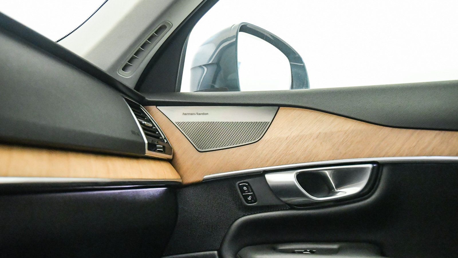 Certified 2023 Volvo XC90 B6 Plus w/ Protection Package Premier AWD/4WD image 22