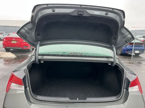 Used 2025 Hyundai Elantra SEL image 32