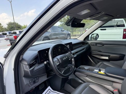 Used 2024 Kia EV9 Light Long Range RWD image 6