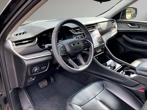 Used 2023 Jeep Grand Cherokee Limited AWD/4WD image 18