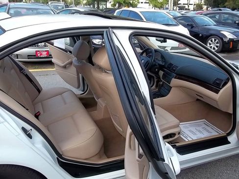 Used 2005 BMW 325xi Sedan AWD/4WD image 10