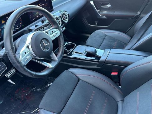 Used 2022 Mercedes-Benz CLA 250 image 4