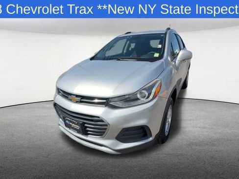 Used 2018 Chevrolet Trax LT w/ LT Convenience Package AWD/4WD image 3